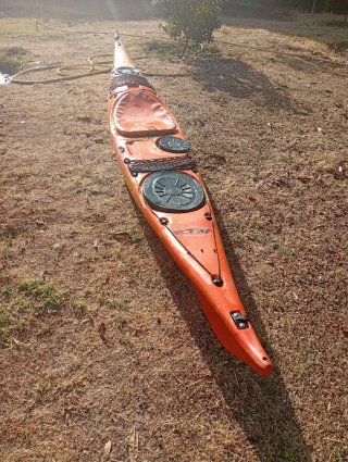 Kayak de travesía amarillo