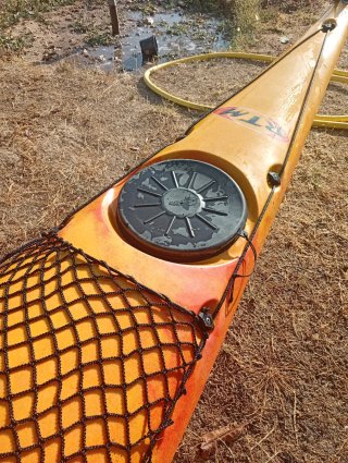 Kayak de travesía amarillo