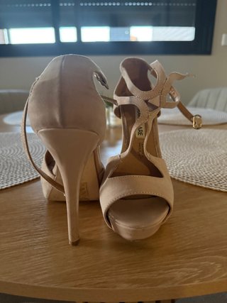 Zapatos de tacón beige