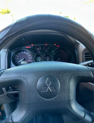 Mitsubishi Montero 2001