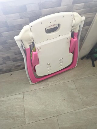 Silla  trona de bebé trona rosa y verde.  Plegable
