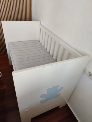 Cuna blanca con colchón