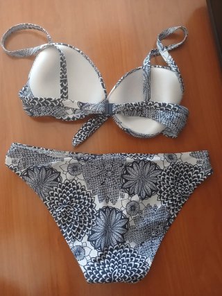Bikini azul y blanco estampado