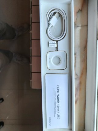 OPPO Watch 46mm guarda tutte le foto