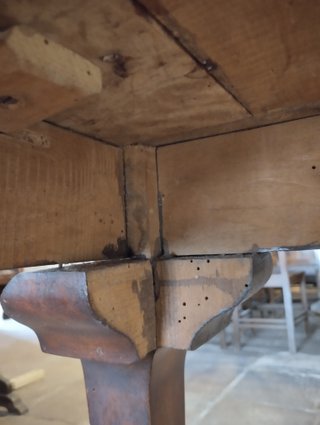 Mesa auxiliar antigua madera patas cabriolé
