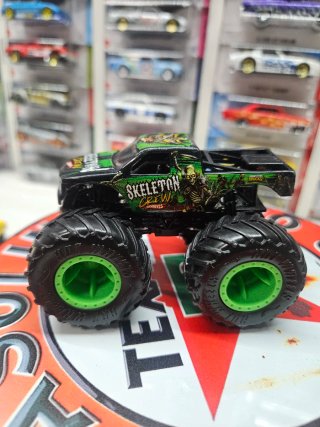 Hot Wheels Skeleton Crew Monster Truck