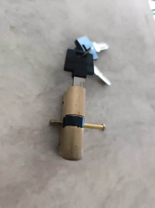 Cilindro de cerradura y llaves