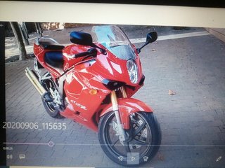 Moto Deportiva Roja y Negra