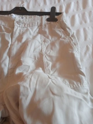 Pantalón cargo beige talla M