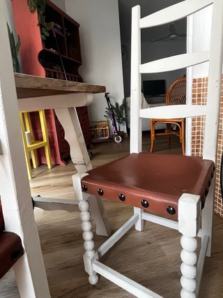 Mesa y 4 Sillas Comedor