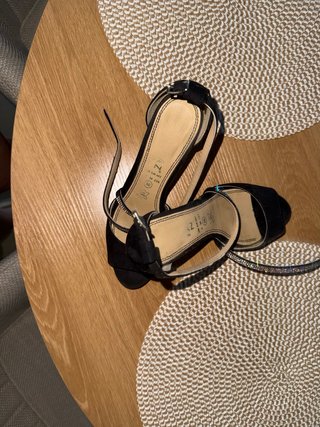 Zapatos de fiesta negros y plateados talla 36