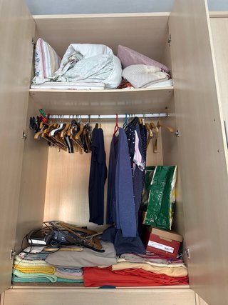 Urge Vender: Armario ropero  y mesitas de noche