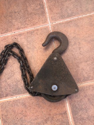 Polipasto de cadenas antiguo