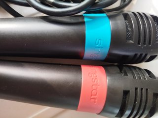 2 juegos Singstar PS2 + 2 micros