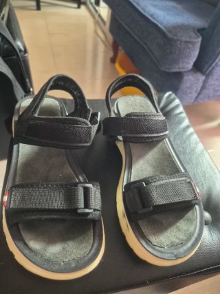 Barias Sandalias y Zapatillas Negras Beige