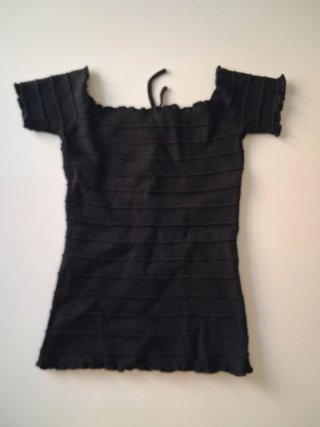 Top nero con laccetto