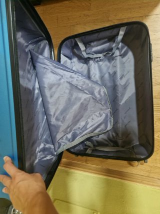 Maleta azul de viaje con ruedas
