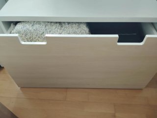 Banco baúl almacenaje IKEA con cajón de ruedas