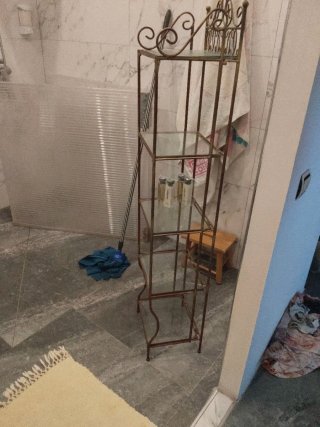 Scaffalatura bagno in metallo e vetro dorato