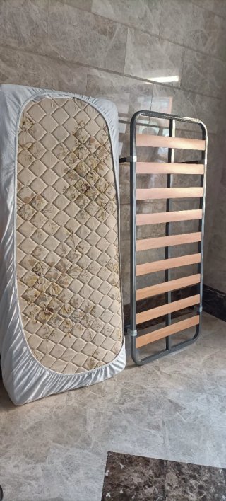 Cama individual madera y somier metálico