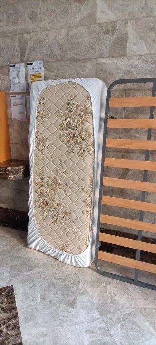 Cama individual madera y somier metálico