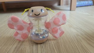 Sonajero sensorial mariposa HAPE