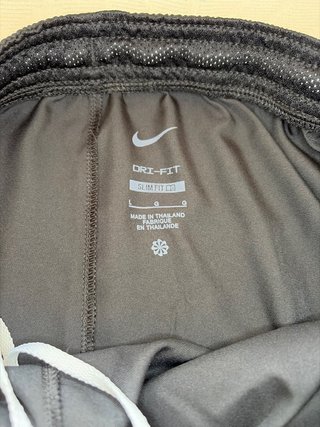 Pantaloncini Nike L usati una volta