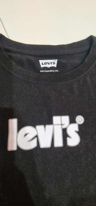 Camiseta Levi's Negra Logo Blanco