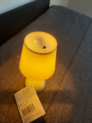 Lampada da tavolo gialla