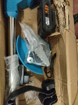 Desbrozadora a batería azul