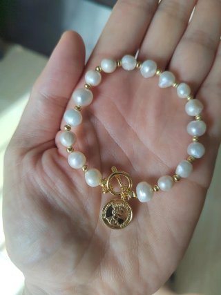 Pulsera perlas y relleno de oro