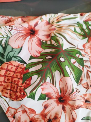 Bikini estampado floral y piñas