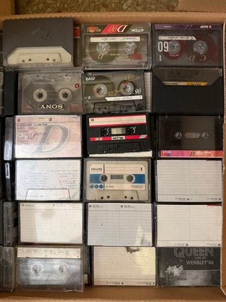 Equipo de sonido vintage , con muchos discos urge