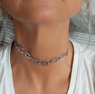 Choker a maglie quadrate colore argento