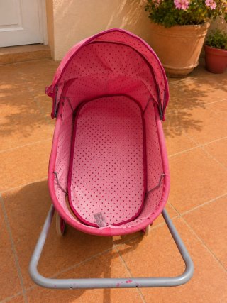 Cochecito de muñecas rosa carrito