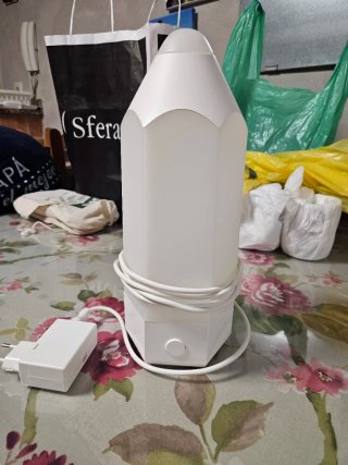 Lámpara mesa forma lápiz blanca