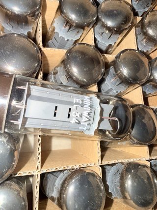 Válvula Miniwatt Mullard EL34 Doble O