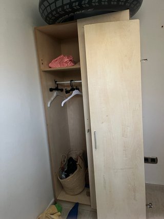 Armario pequeño de madera