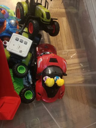Caja de juguetes varios