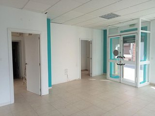 Local comercial en venta en Umbrete