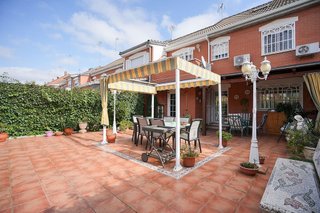 Casa adosada en venta en Las Américas en Parla