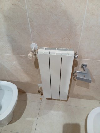 Radiadores de agua para calefacción. Con grifería.