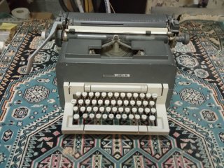 Máquina de escribir Olivetti Línea 98