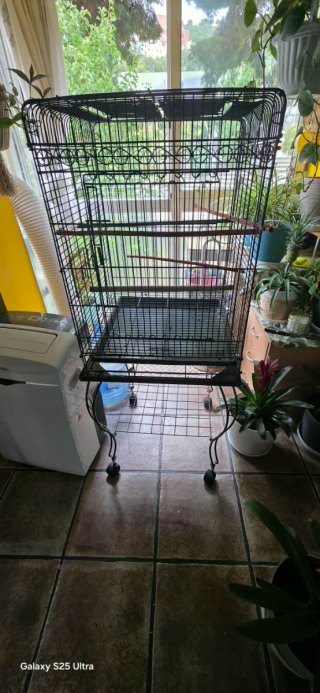 Jaula grande con mueble y ruedas