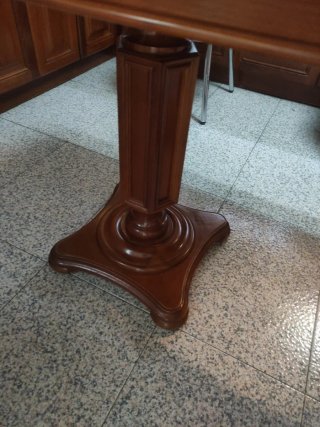 Mesa de comedor de madera y cristal
