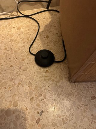 Lámpara de pie moderna negra