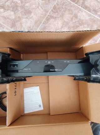 Router Cisco 877 ADSL2+ en caja