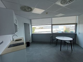 Oficina en alquiler en San Roc - El Remei en Badalona