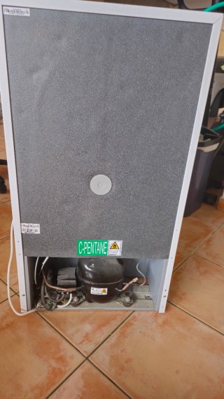 Nevera compacta blanca