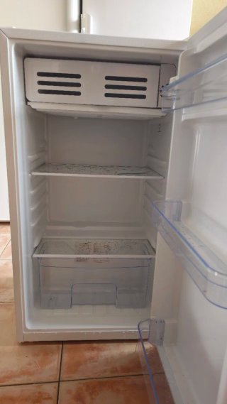 Nevera compacta blanca